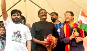 अभिजीत दीपके और अभिनेता प्रकाश राज