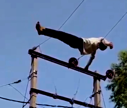 महराजगंज हाईटेंशन वीडियो