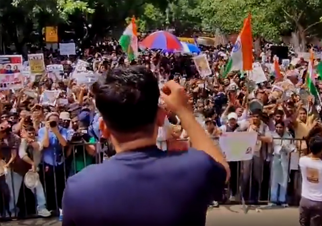 जंतर-मंतर: गिरफ्तारी की आशंका जताकर CJP संस्थापक ने आंदोलन जारी रखने की अपील