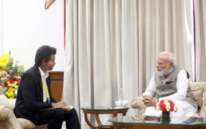 प्रधानमंत्री नरेंद्र मोदी और तमिलनाडु के मुख्यमंत्री विजय नई दिल्ली में मुलाकात करते हुए