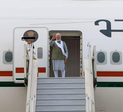 प्रधानमंत्री नरेंद्र मोदी सेशेल्स दौरे पर रवाना होने से पहले।