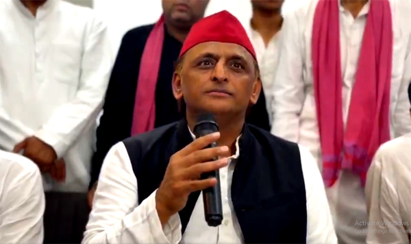 भदोही पर अखिलेश का भाजपा पर तंज