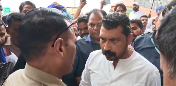 मुजफ्फरनगर में सांसद चंद्रशेखर और पुलिस में नोकझोंक