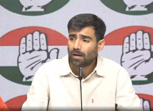 कांग्रेस का आरोप: छात्रों पर FIR, सरकार पर निशाना
