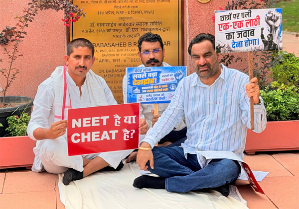 धरना नहीं, ज्वाला: बारिश में भीगे ‘आजाद’ बने युवाओं की आवाज़
