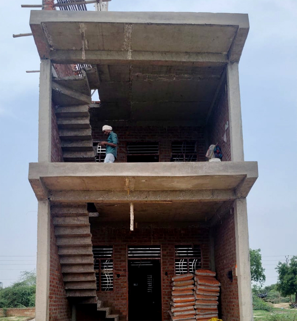 लखनऊ में कथित अवैध निर्माण की शिकायत एलडीए और मंडलायुक्त से कार्रवाई की मांग