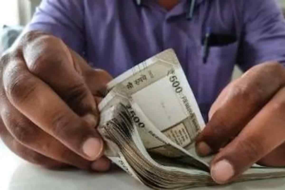 यूपी कैबिनेट का बड़ा फैसला: सरकारी कर्मचारियों के भत्तों में 50% तक बढ़ोतरी