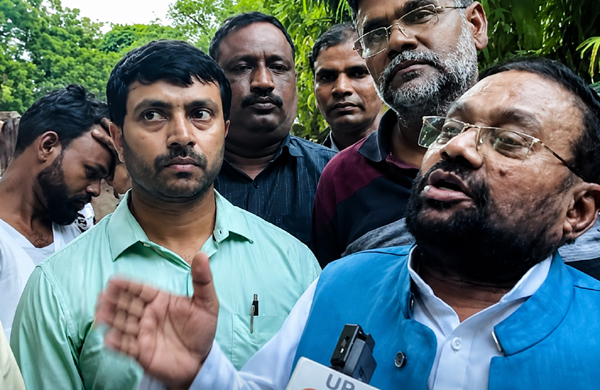 RSSP प्रमुख स्वामी प्रसाद मौर्य पहुंचे जंतर मंतर