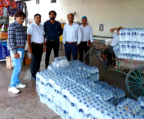 ट्रेन पेंट्री से 1140 बोतलें जब्त