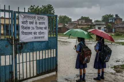 लखनऊ में 26 सितंबर को स्कूल बंद, कक्षा 12 तक के विद्यार्थियों की छुट्टी