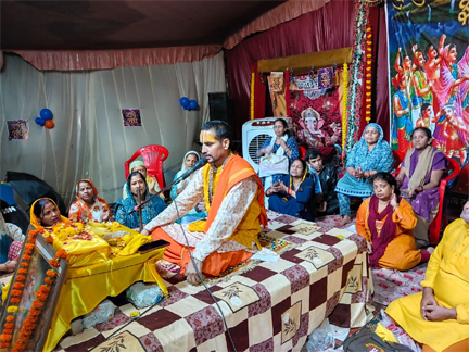 लखनऊ में भारी बारिश के बीच जारी रही भागवत कथा, कृष्ण-रुक्मणी विवाह टला