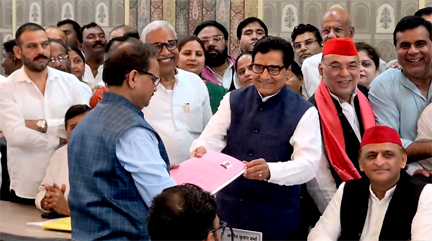 अखिलेश यादव की मौजूदगी में राम गोपाल यादव और धनराज नथवानी ने दाखिल किया नामांकन